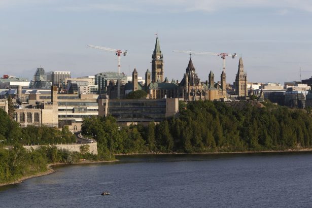 los-directores-ejecutivos-del-sector-manufacturero-quieren-que-canada-refleje-los-recortes-de-impuestos-en-el-gran-y-hermoso-proyecto-de-ley-de-trump