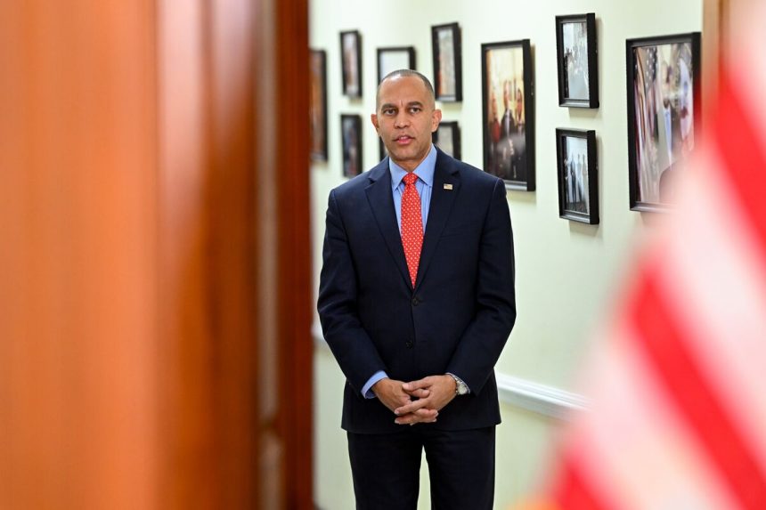 hombre-indultado-despues-del-6-de-enero-fue-arrestado-por-amenaza-de-muerte-a-jeffries