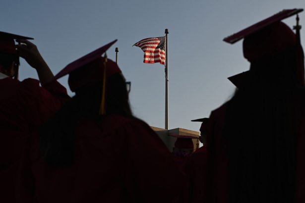 graduados-universitarios-y-algunos-trabajadores-en-ee-uu.-se-ahorraron-la-nueva-tarifa-h-1b-de-$100,000