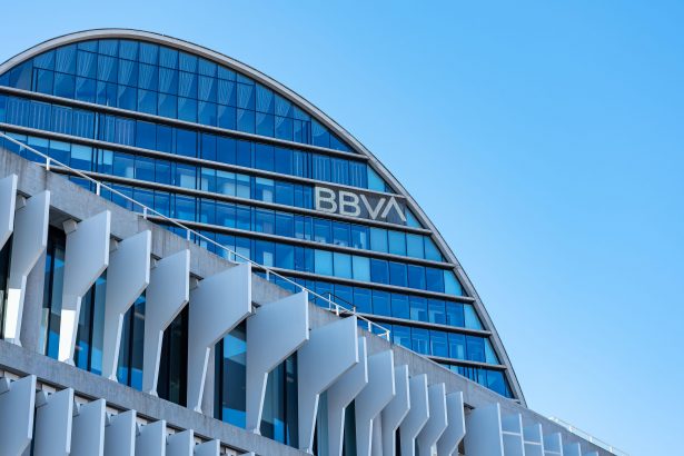 los-analistas-preven-que-el-bbva-lance-recompras-por-hasta-3.500-millones-al-publicar-resultados