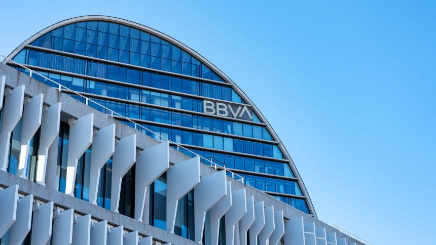 los-analistas-preven-que-el-bbva-lance-recompras-por-hasta-3.500-millones-al-publicar-resultados