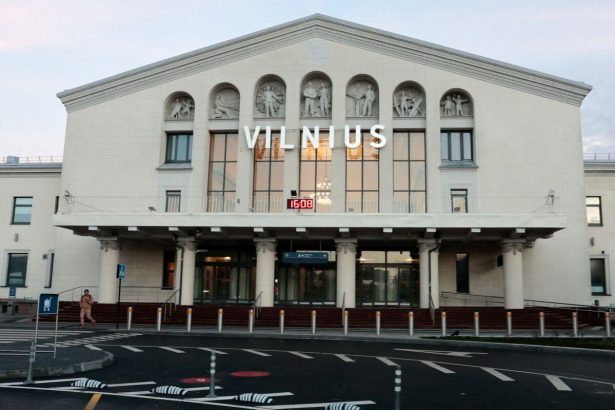 el-aeropuerto-lituano-de-vilnius-reabre-despues-de-que-se-detuviera-el-globo-contrabandista