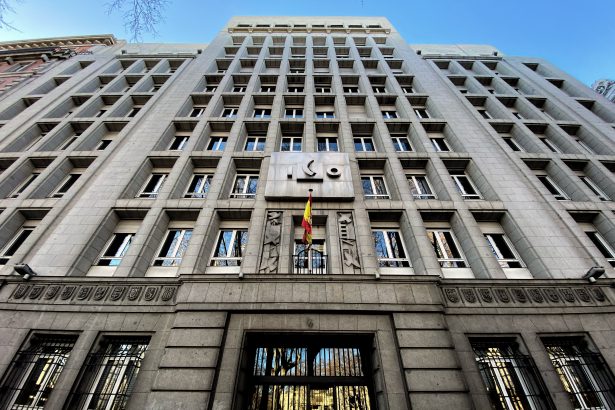 la-banca-pide-cambios-al-ico-para-desatascar-los-avales-a-la-compra-de-vivienda-de-jovenes