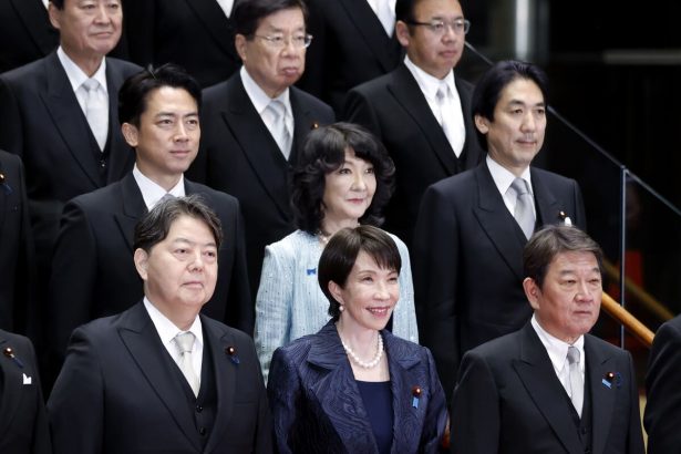 takaichi-busca-grupo-japones-para-protegerse-de-inversores-extranjeros-riesgosos