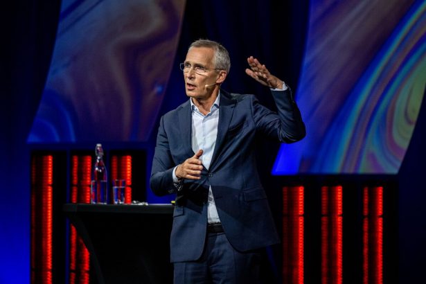 stoltenberg-de-noruega-dice-que-ha-llegado-el-momento-de-revisar-los-fondos-de-riqueza