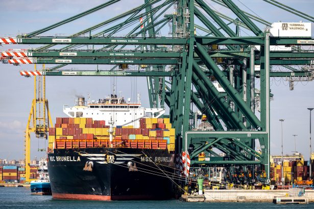 las-exportaciones-espanolas-a-ee-uu-se-desplomaron-mas-de-un-30%-en-agosto,-tras-entrar-en-vigor-los-nuevos-aranceles