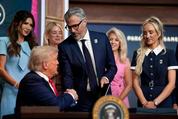 el-jefe-de-los-juegos-olimpicos-de-los-angeles-elogia-la-ayuda-de-estados-unidos-despues-de-que-trump-planteara-temores-de-seguridad