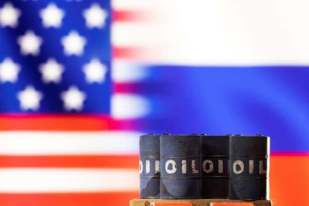 las-primas-del-crudo-al-contado-aumentan-a-medida-que-las-sanciones-de-estados-unidos-a-los-productores-rusos-impulsan-la-demanda-de-china-e-india