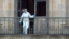 un-ruido-enorme-y-luego-grite-que-saliera:-el-encargado-del-louvre-recuerda-la-conmocion-del-atraco