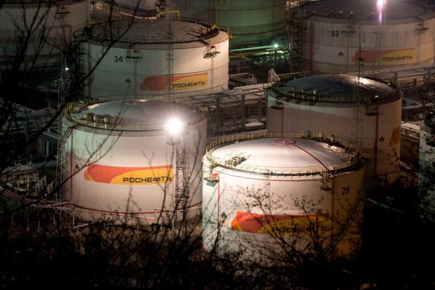 el-negocio-petrolero-de-rusia-se-ve-afectado-por-la-lucha-entre-los-principales-comerciantes