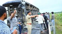 cientos-de-telefonos-inteligentes-intensificaron-el-incendio-de-un-autobus-en-india:-informes