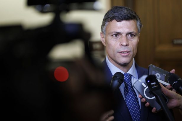 venezuela-busca-despojar-a-lider-de-la-oposicion-de-su-ciudadania