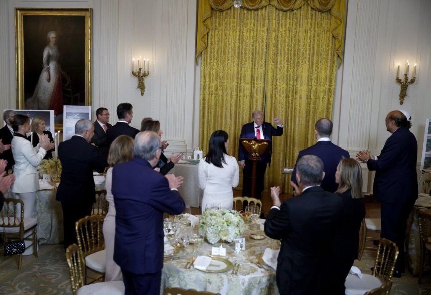 la-recaudacion-de-fondos-del-salon-de-baile-de-trump-aprovecha-el-efectivo-de-las-criptomonedas-y-los-aliados-tecnologicos