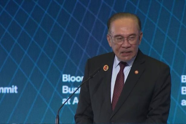 el-primer-ministro-de-malasia,-ibrahim,-habla-en-la-cumbre-de-la-asean-2025