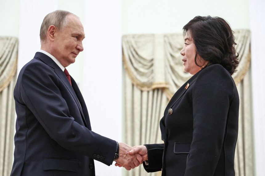 putin-se-reunira-con-el-ministro-de-asuntos-exteriores-de-corea-del-norte-mientras-se-profundizan-los-lazos-militares