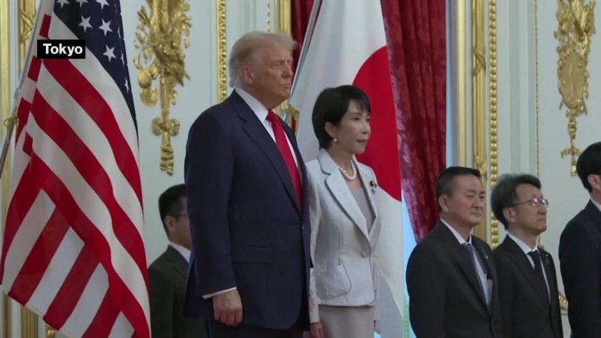takaichi-de-japon-saluda-a-trump-en-la-ceremonia-de-bienvenida-en-tokio