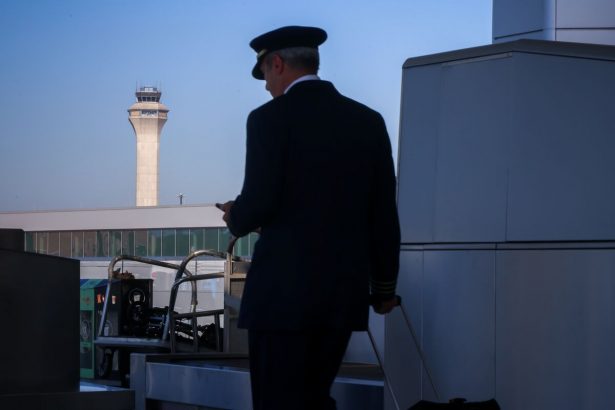 duffy-advierte-sobre-el-empeoramiento-de-los-retrasos-en-los-vuelos-en-ee-uu.-a-medida-que-se-detienen-los-cheques-de-pago