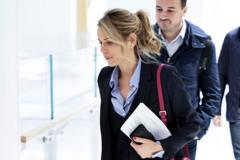 la-vida-de-brigitte-macron-se-«deterioro»-tras-un-presunto-ciberacoso,-dice-su-hija