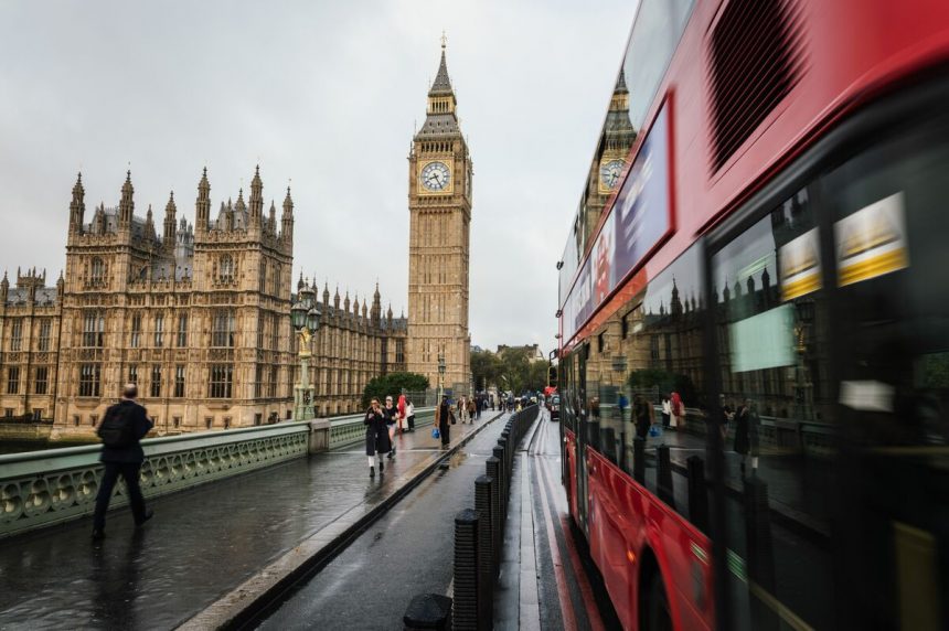 la-mayoria-de-los-britanicos-apoyan-el-impuesto-sobre-el-patrimonio,-segun-una-encuesta-antes-del-presupuesto