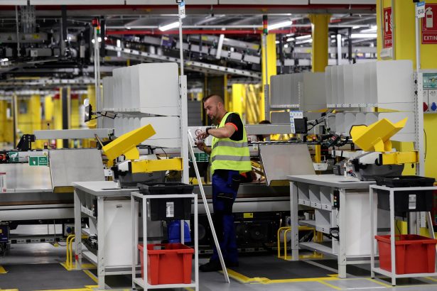 la-economia-espanola-modera-su-crecimiento-hasta-el-0,6%-en-el-tercer-trimestre-lastrada-por-el-sector-exterior