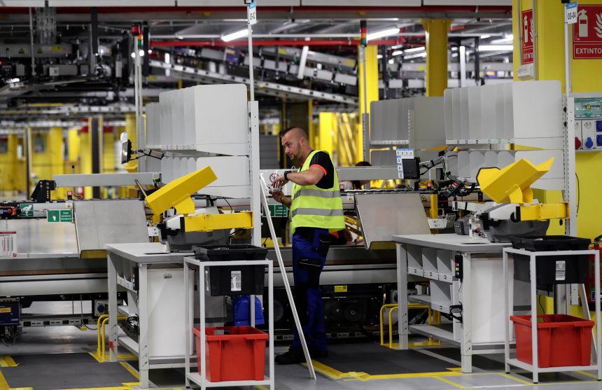 la-economia-espanola-modera-su-crecimiento-hasta-el-0,6%-en-el-tercer-trimestre-lastrada-por-el-sector-exterior