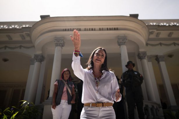 premio-nobel-de-la-paz-dice-que-se-le-acabo-el-tiempo-a-maduro-en-venezuela