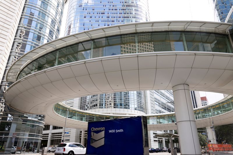 chevron-supera-las-estimaciones-de-ganancias-del-tercer-trimestre-con-una-produccion-record-tras-el-acuerdo-con-hess