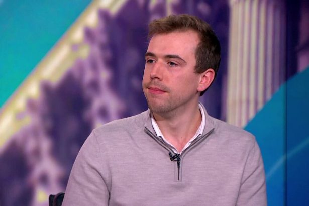 el-oso-solitario-de-fiserv:-un-analista-de-26-anos-explica-su-decision-antes-de-una-gran-liquidacion