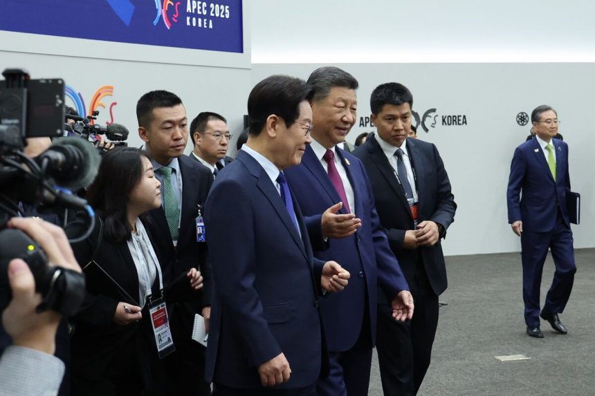 xi-sostendra-conversaciones-con-lee-en-su-primera-visita-a-corea-del-sur-en-11-anos