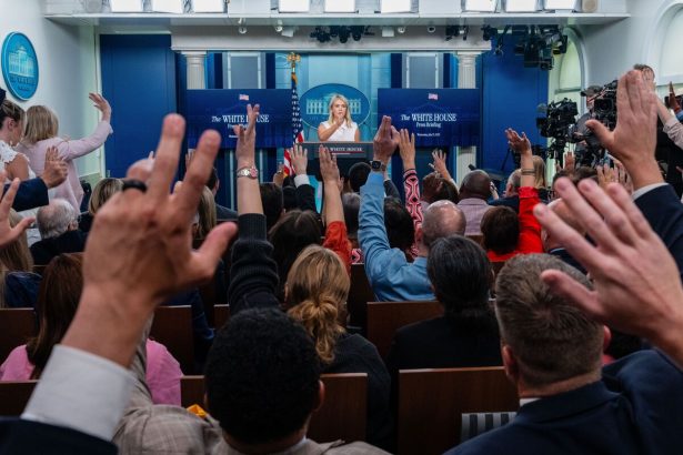 la-casa-blanca-restringe-el-acceso-a-algunas-oficinas-de-prensa-en-medio-de-la-represion