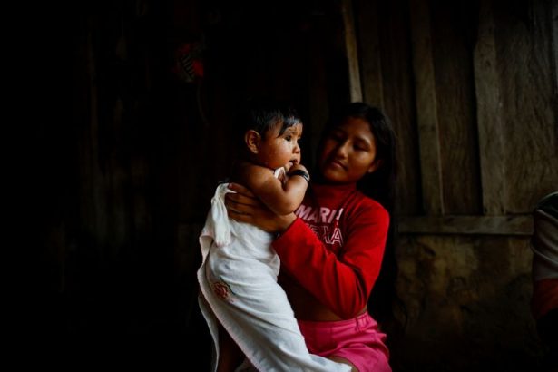los-cientificos-intentan-demostrar-el-vinculo-entre-la-mineria-de-oro-en-el-amazonas-y-las-discapacidades-en-los-bebes