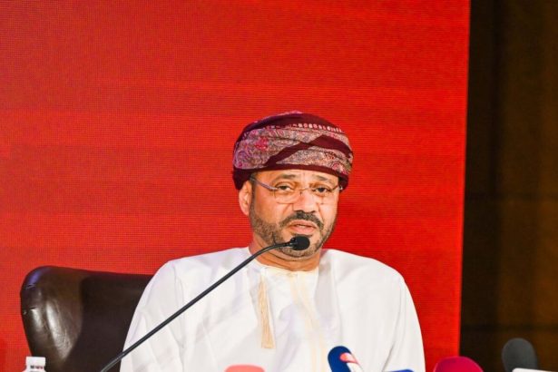 los-estados-arabes-deberian-profundizar-sus-vinculos-con-iran,-dice-el-ministro-omani