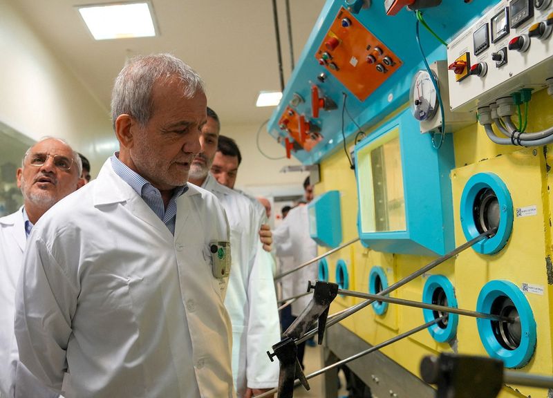 el-presidente-de-iran-dice-que-teheran-reconstruira-sus-instalaciones-nucleares