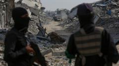 hamas-entrega-tres-ataudes-que,-segun-dice,-contienen-cuerpos-de-rehenes-de-gaza