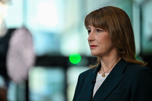 reeves-apunta-a-los-ricos-del-reino-unido-con-impuestos-de-salida-y-de-mansion-entre-sus-opciones