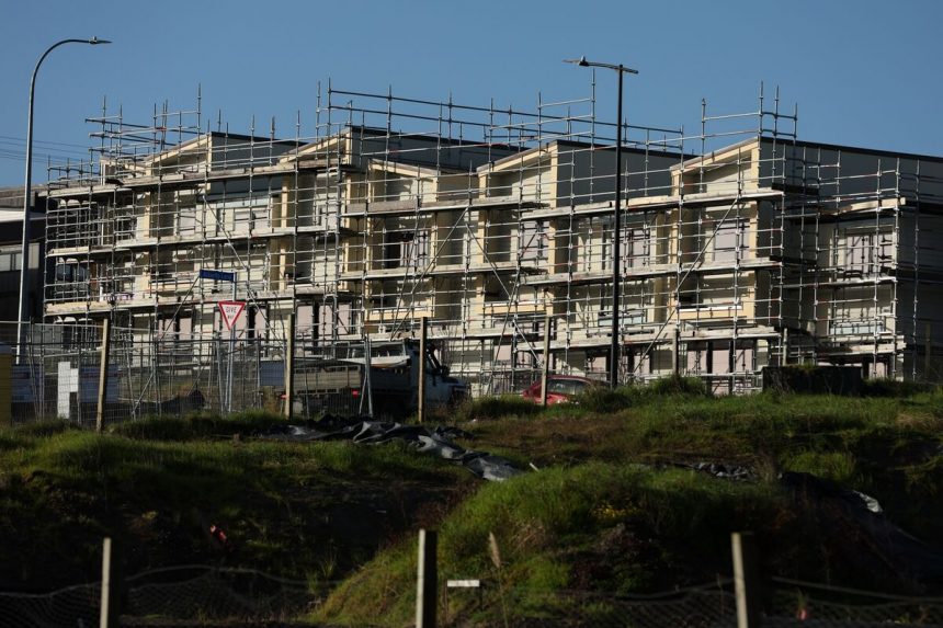 las-aprobaciones-trimestrales-de-viviendas-en-nueva-zelanda-se-acercan-al-maximo-de-tres-anos