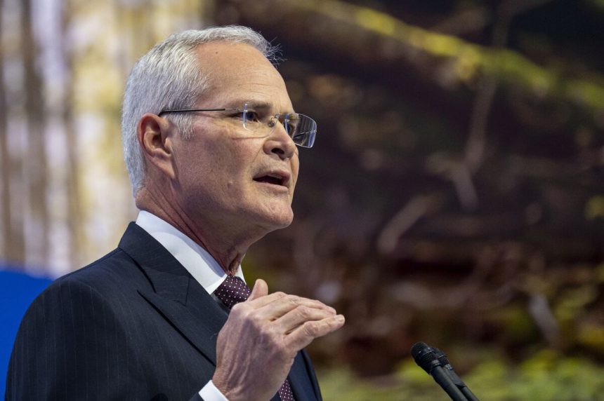 el-gigantesco-yacimiento-petrolifero-de-abu-dabi-podria-alcanzar-su-objetivo-pronto,-dice-el-director-ejecutivo-de-exxon