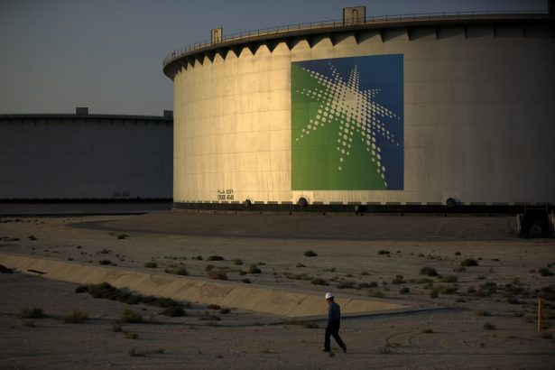las-ganancias-de-aramco-superan-las-estimaciones-en-senal-de-alivio-de-la-presion