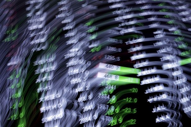 el-nikkei-225-de-japon-cae-un-4%,-liderado-por-las-perdidas-en-el-sector-tecnologico