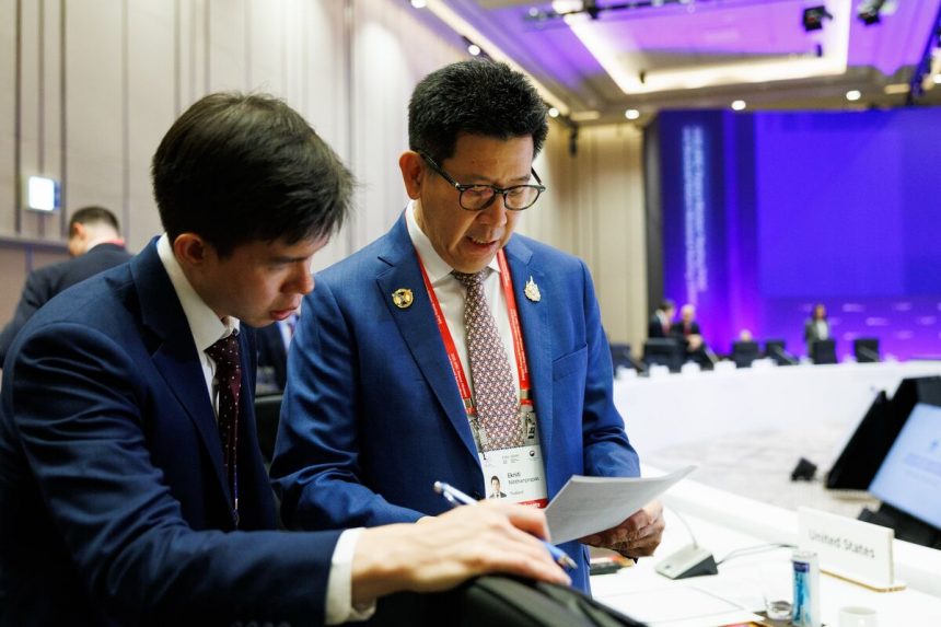 tailandia-esta-persiguiendo-el-‘dinero-gris’-detras-de-la-extrana-fortaleza-del-baht