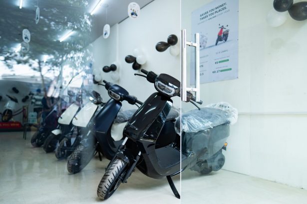 las-acciones-de-ola-electric-caen-a-medida-que-el-fabricante-de-vehiculos-electricos-ve-menos-ventas-de-scooters