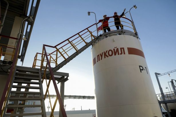 ucrania-se-atribuye-ataque-con-drones-en-refineria-de-petroleo-de-lukoil-en-rusia