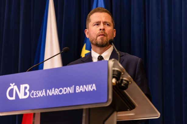 los-checos-mantienen-sus-tipos-mientras-el-resultado-de-las-elecciones-aumenta-las-preocupaciones-sobre-la-inflacion