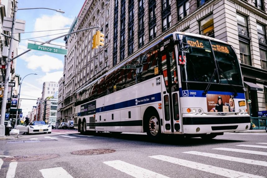 los-autobuses-gratuitos-de-mamdani-en-nueva-york-se-complican-por-la-promesa-de-pago-de-bonos
