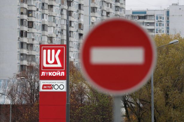 analisis:-¿demasiado-grande-para-tragarlo?-el-imperio-lukoil-no-es-una-adquisicion-sencilla-para-gunvor