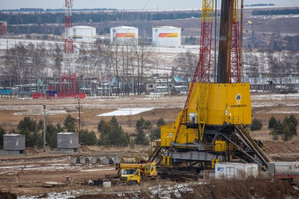 la-produccion-de-crudo-ruso-aumento-el-mes-pasado,-se-mantiene-por-debajo-de-la-cuota-de-la-opep+